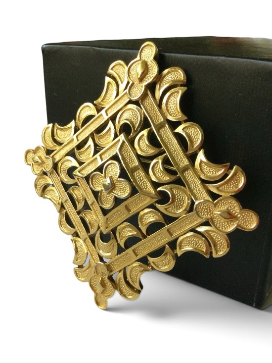 Crown Trifari Jewelry - Vintage Crown Trifari Arabesque Gilded Statement Brooch